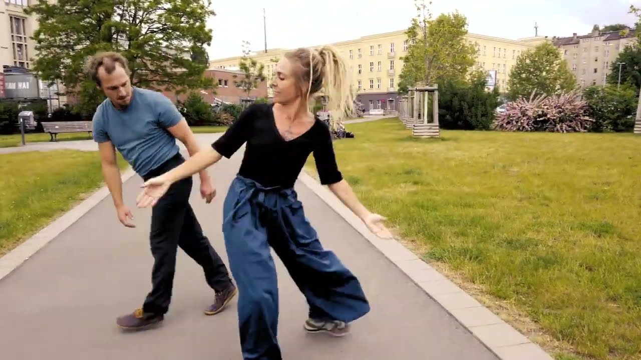 Vega Luukkonen & Hugh Stanier - Contact Improvisation in Berlin