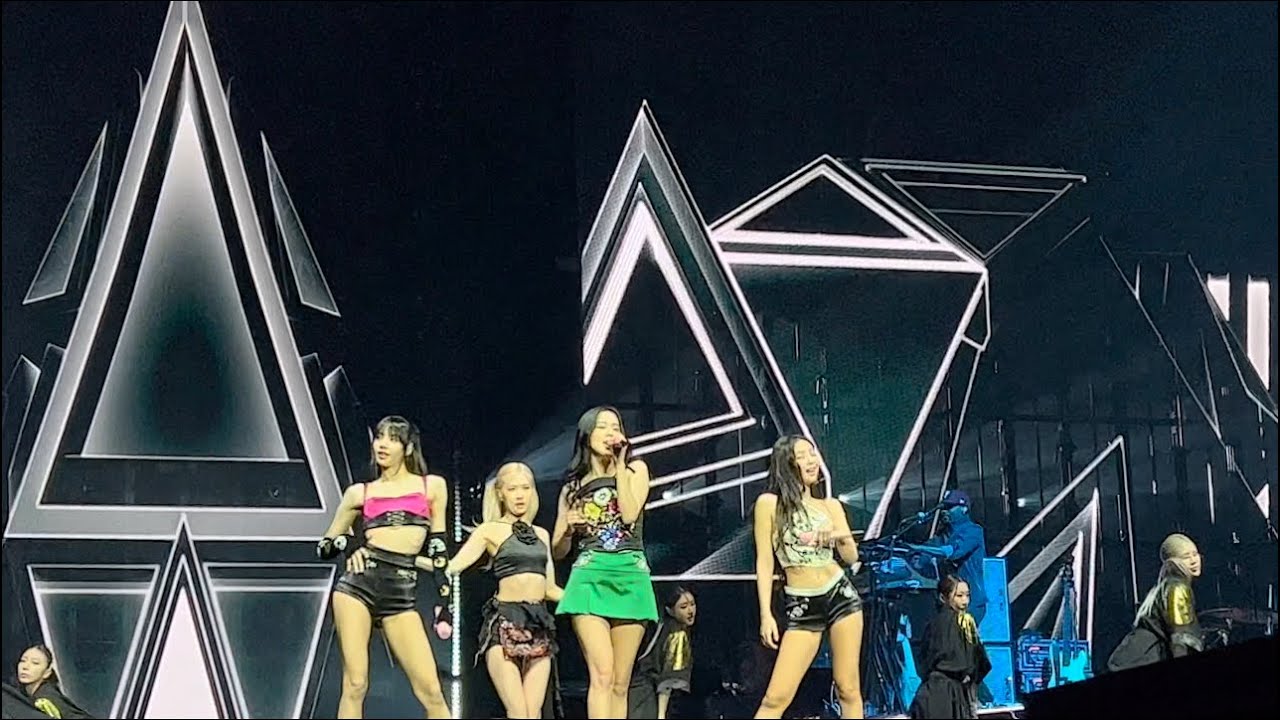 BLACKPINK IN PARIS DAY 2 - Crazy Over You (VIP Fancam)
