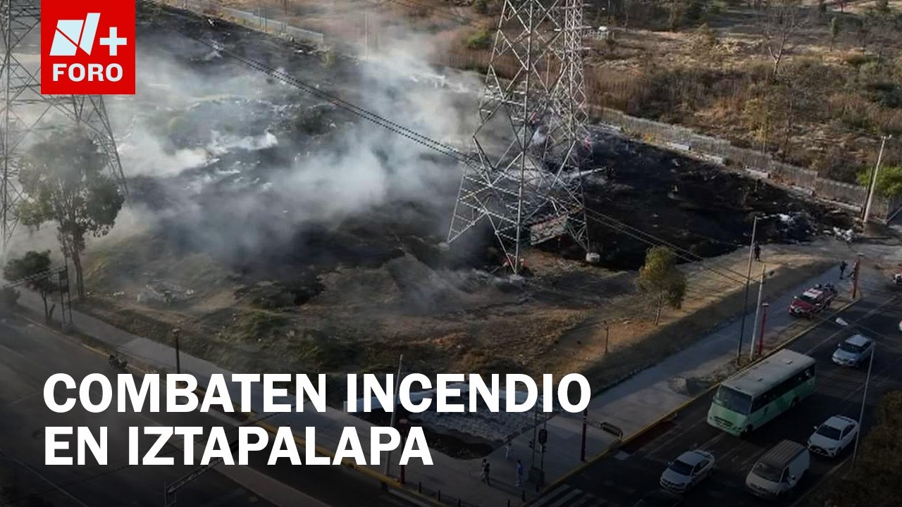 Bomberos combaten fuego en Iztapalapa; imágenes aéreas
