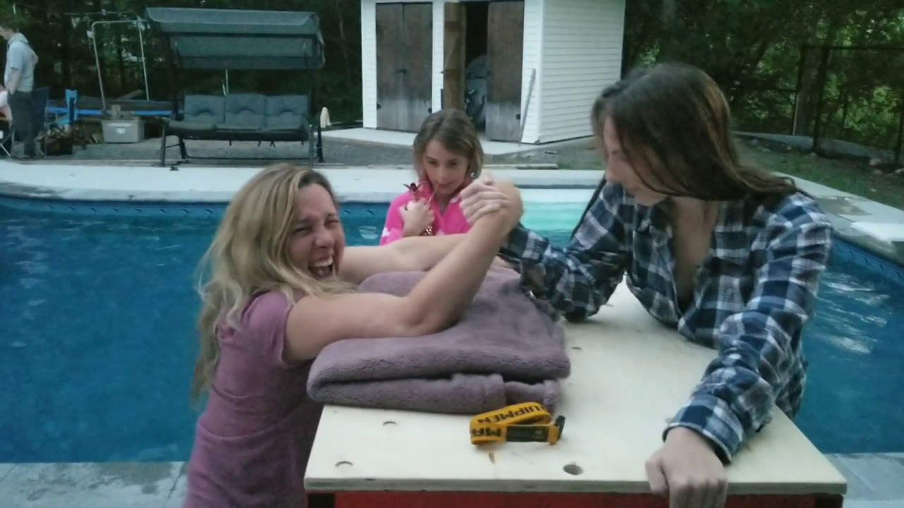 Mother vs daughter - armwrestling