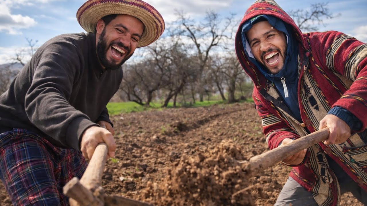 حياة البادية، ساعدت صديقي👨‍🌾 في مزرعته وقمنا بتقليب التربة ⁉️لي اول مرة 😍❤️