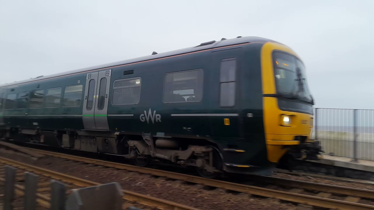 GWR class 166 departing from Dawlish 