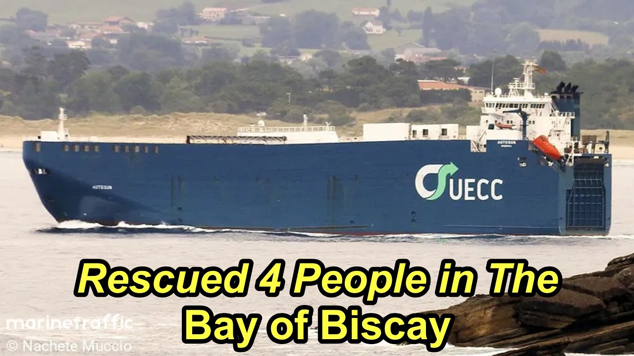 Четыре человека были спасены автовозом, следовавшим по Бискайскому заливу.