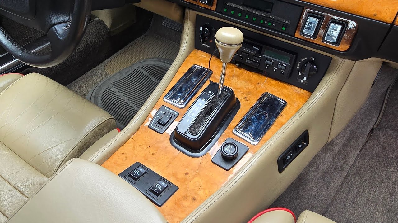 Как снять деревянную обшивку центральной консоли в Jaguar XJ-S