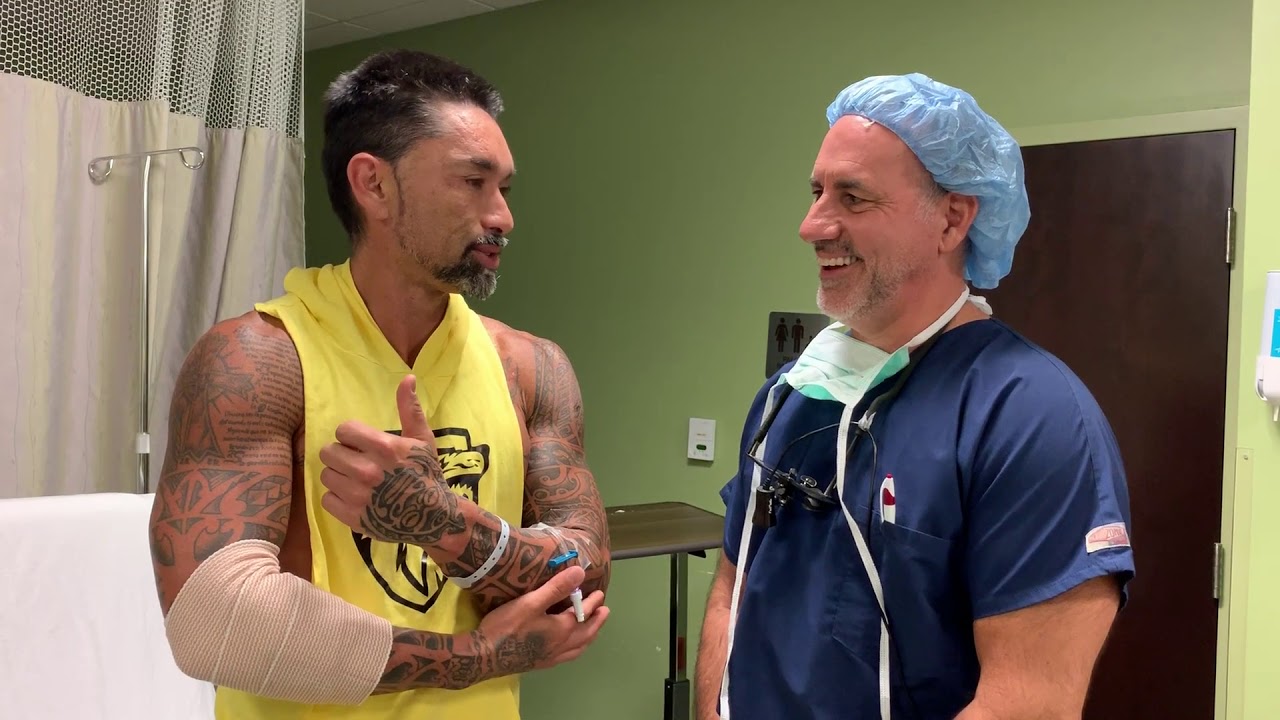 El ex tenista chileno numero 1 del mundo Marcelo Rios fue operado en los codos por el Dr. Badia