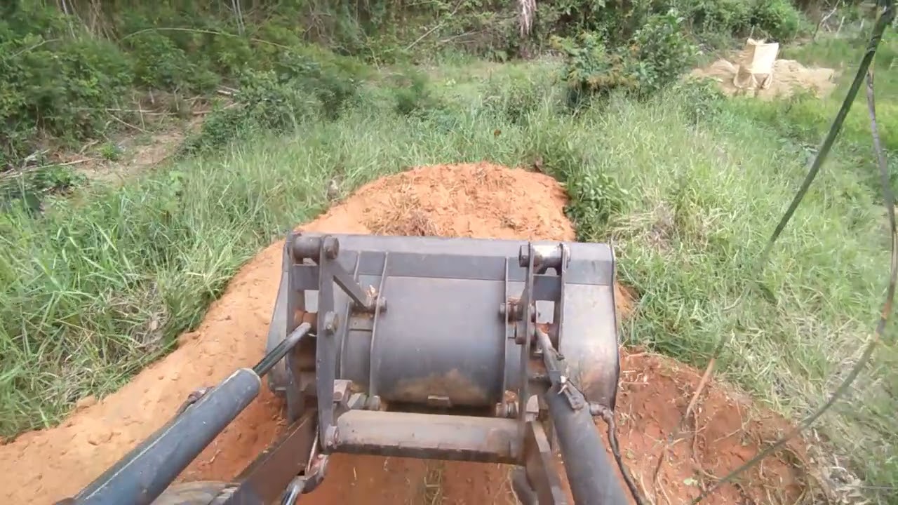 pa carregadeira w20E finalizando a estrada #parte2 🚜🙏(@Opcesarlage7391 )