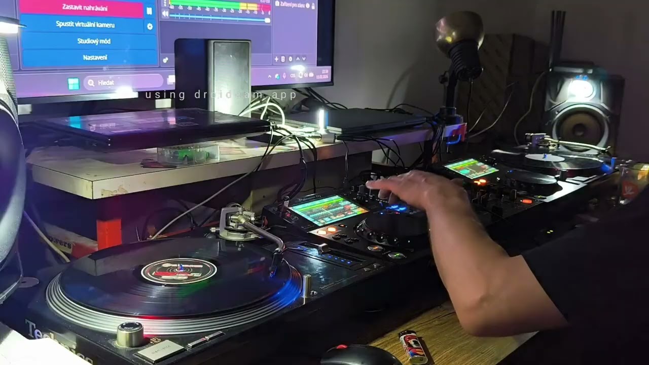 TECHNO SET   TECHNICS SL1210 M5G vs  XDJ700
