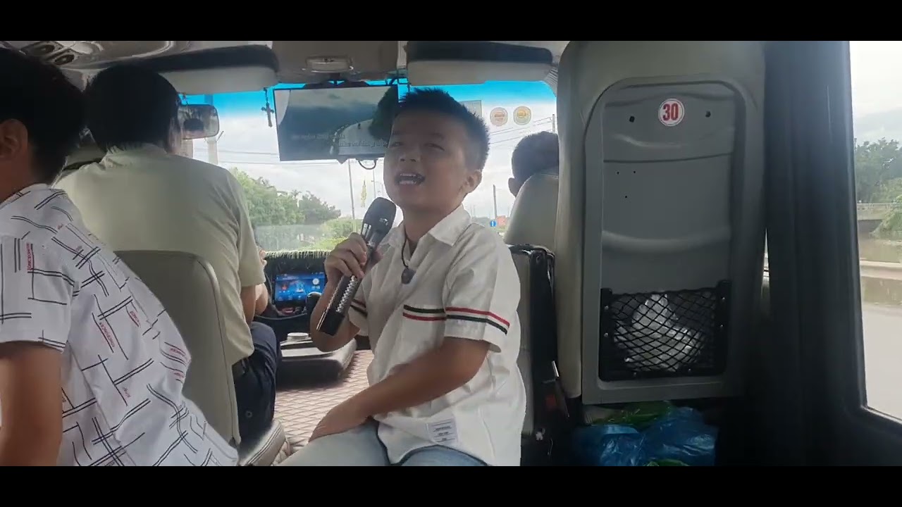 Phải xa gia đình đi xa ở một mình mà không biết.cố gắng lên cả nhà rất thương con