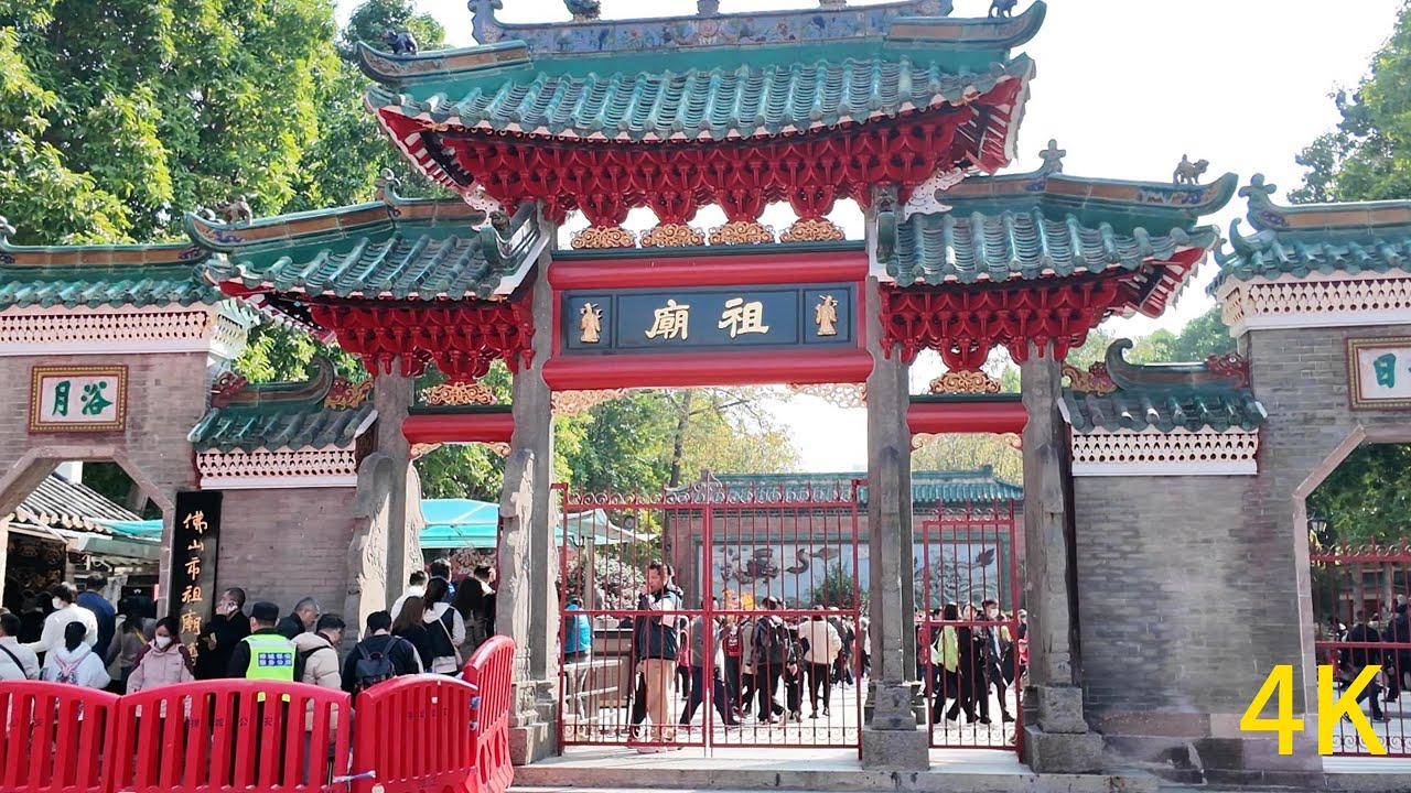 Relaxing Walk in Foshan Ancestral Temple.(Foshan Zumiao, Guangdong, China)