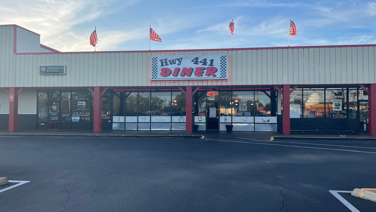 Обед в закусочной Hwy 441 Diner в Таваресе, Флорида | Обширное меню, отличная музыка, вкусная еда...