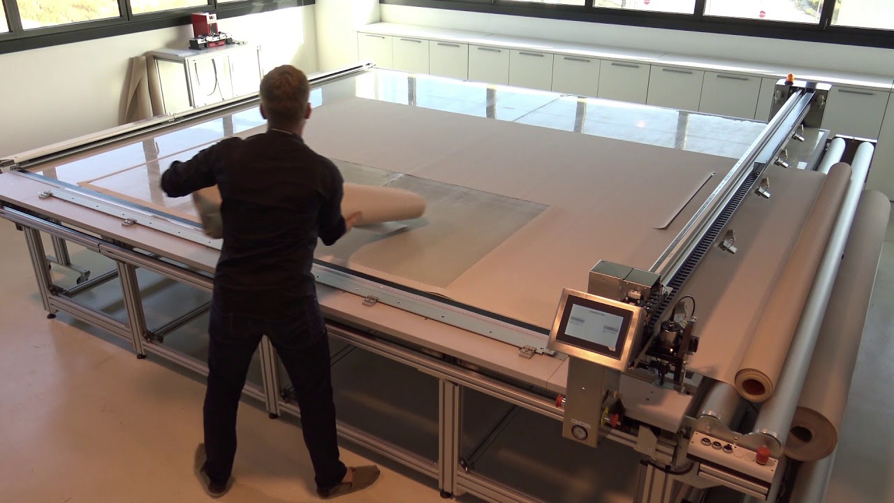 Automatic cutting machines for roller blinds and screens / M1-PC