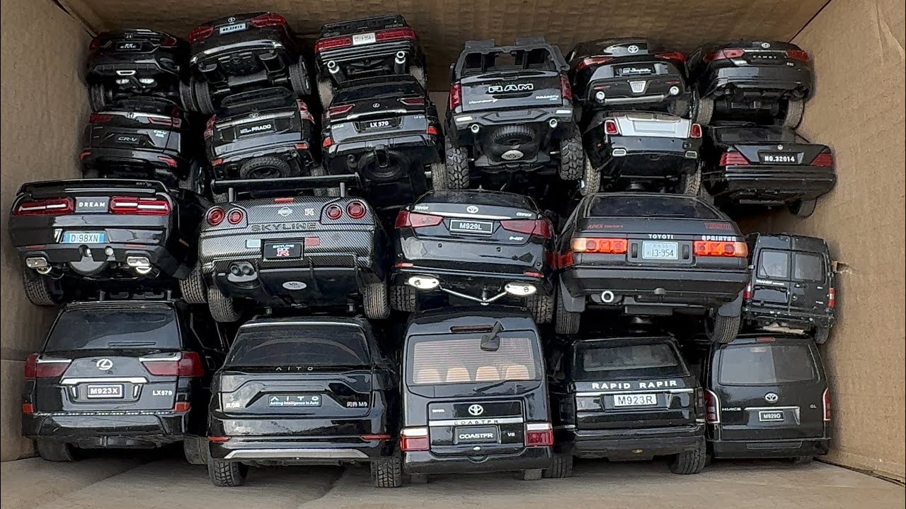 Vamos a elegir coches a escala diecast negros: Mercedes, Toyota, Mitsubishi Pajero, Honda Civic.