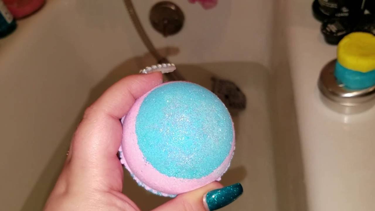Aurora bath bomb demo by little feather company