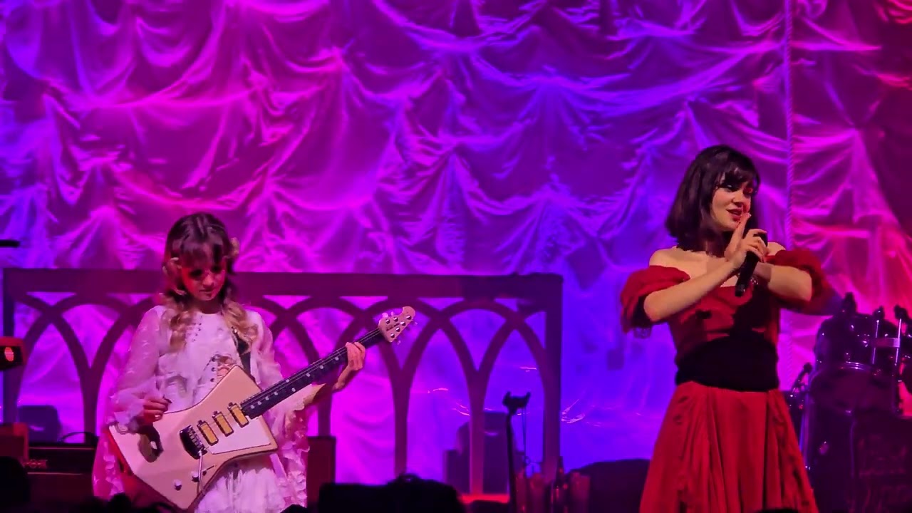 The Last Dinner Party - The Feminine Urge (live)