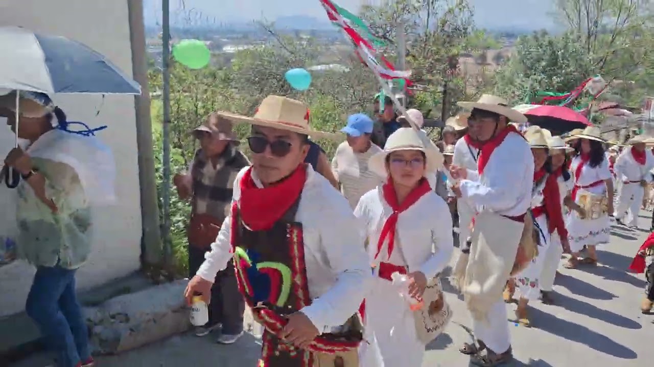 Orquesta Hnos. Victoria en la subida de la imagen del Santo Niño con Danza de Arrieros La Autentica