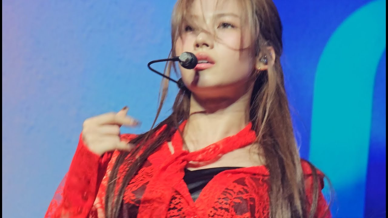 Twice 트와이스 @ Accor Arena in Paris - Solo performances part 1 | Fancam