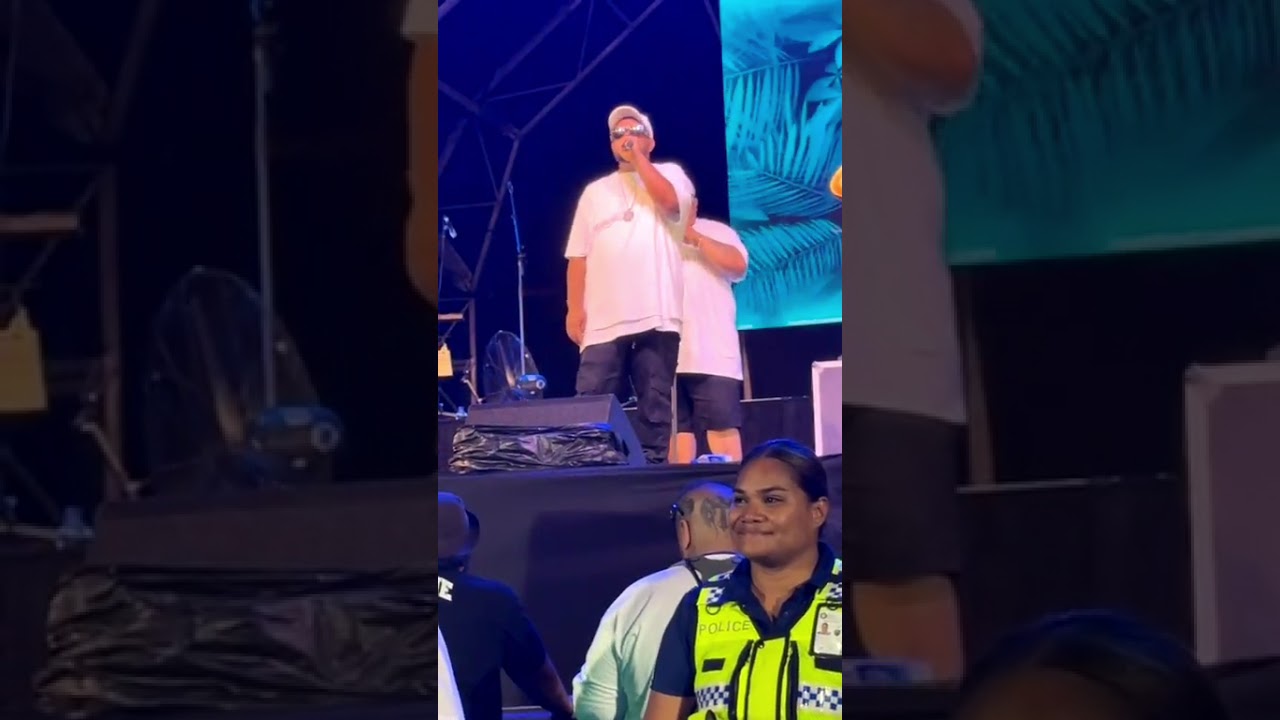 UB40 Concert -  Suliasi Pole'o with his siblings