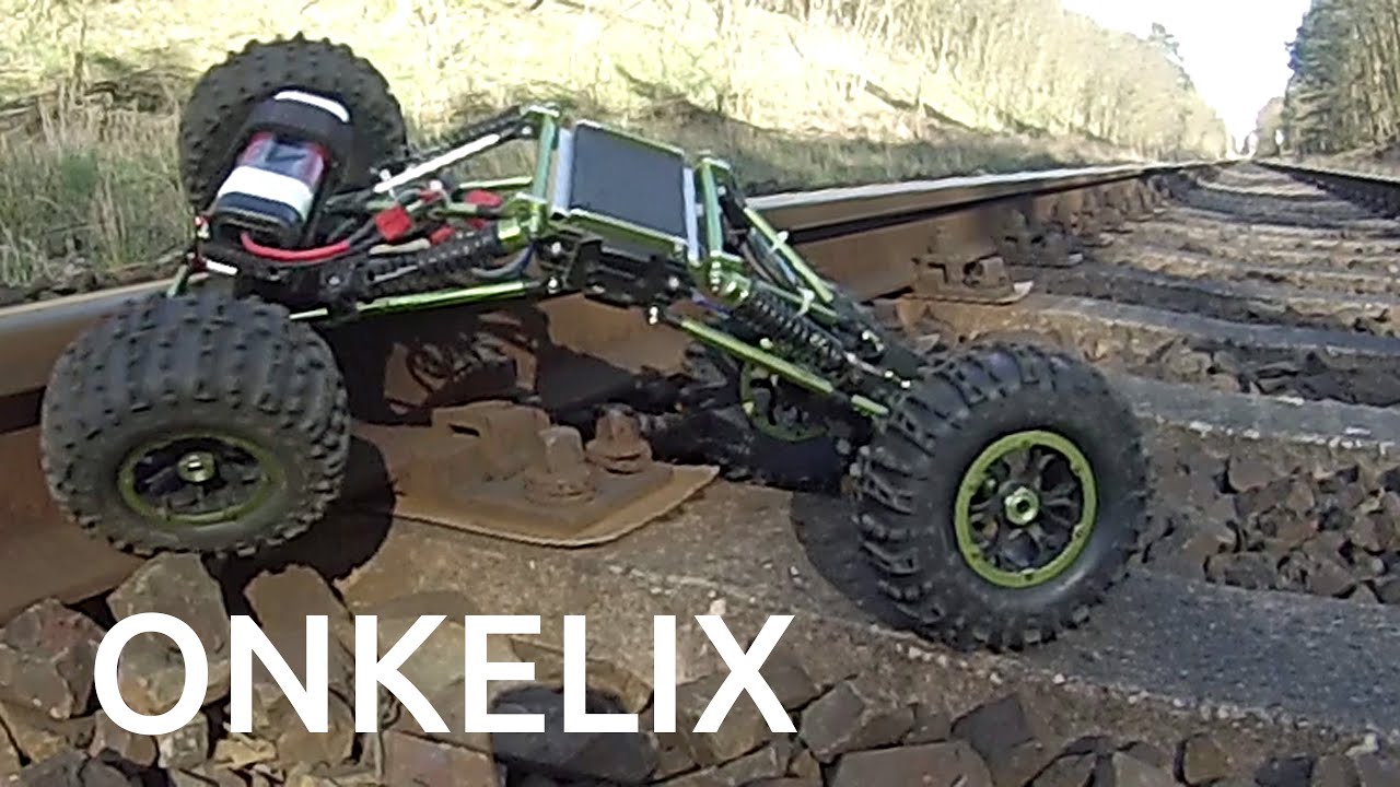 Amewi Nanda Spirit beim krabbeln am Gleis - 1:8 RC Crawler