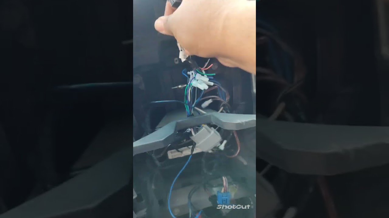 cambio de estereo Dodge avenger