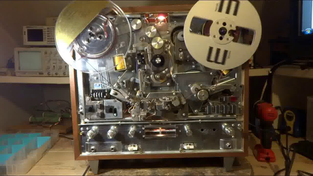 Akai X330D