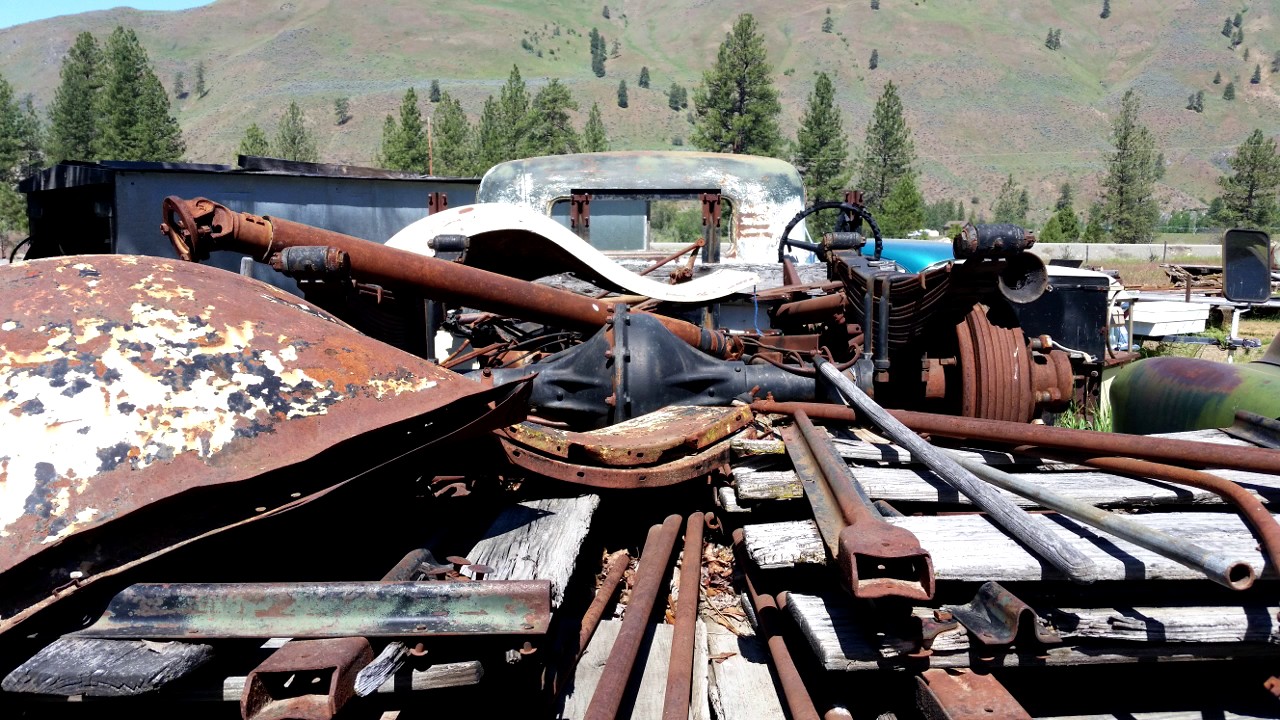 MORE rusty old cars, parts & treasures