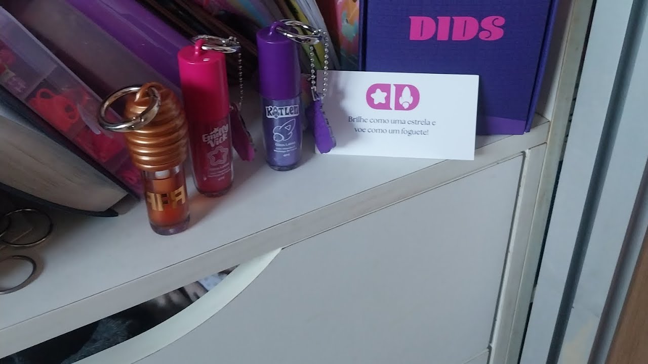 Abrindo meu gloss das duas princesas !!!!!⭐️🌌