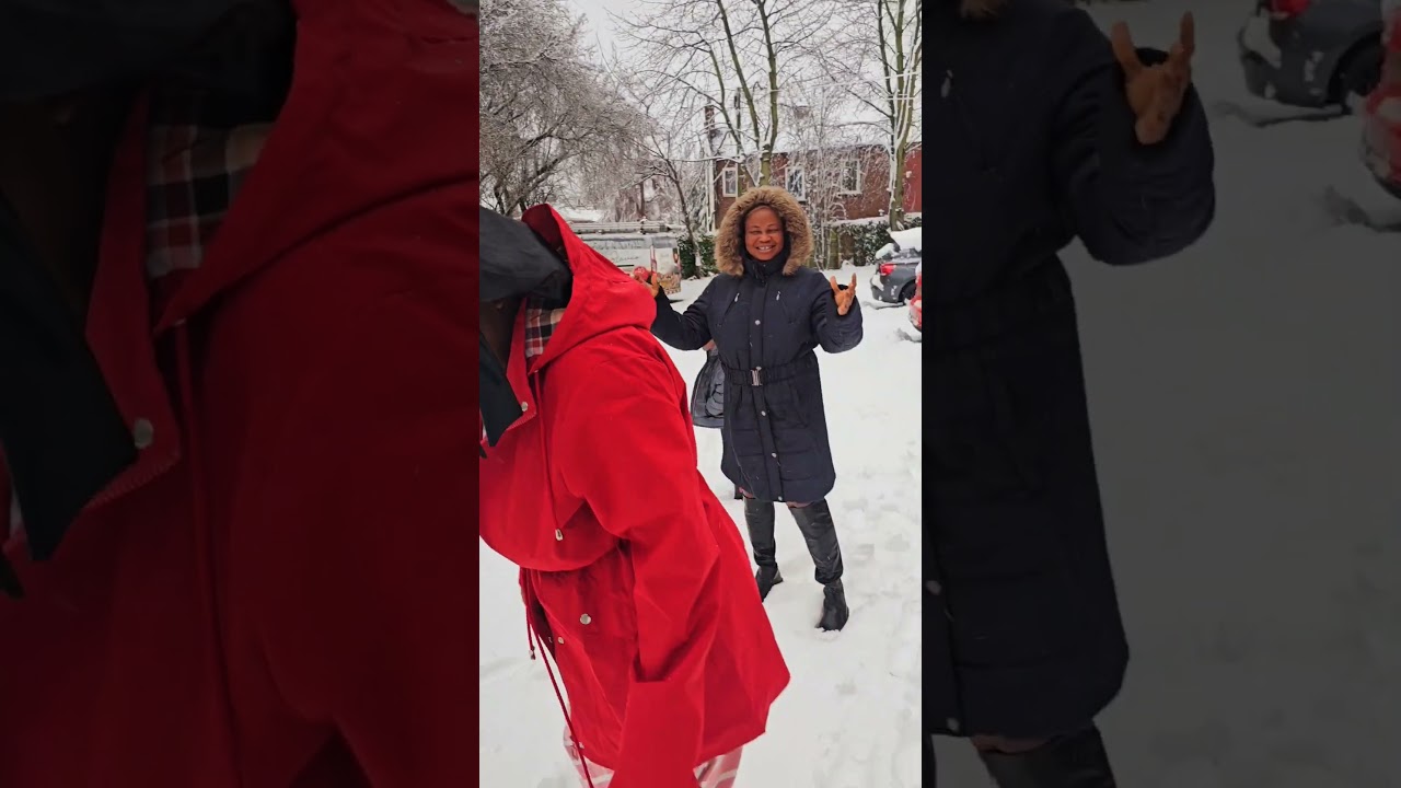 My mum first snow experience in UK 🇬🇧 #mother #couplegoals #family #reels