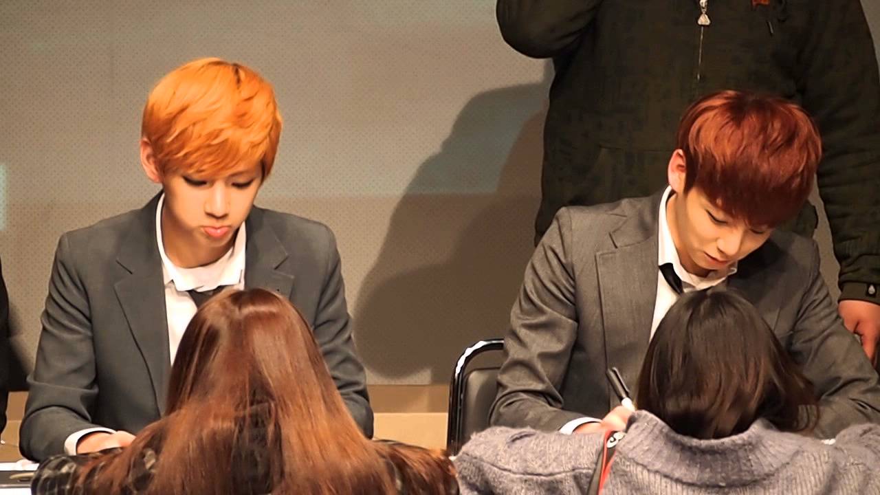 140309 V Jungkook @ Sinchon Fansign / 태형 정국 @ 신촌 팬사인회