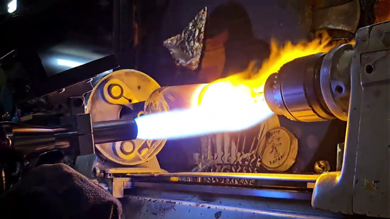 Glassbowing a Weizen Beer Glass | Melting & Shaping Boro: Lintz Glass