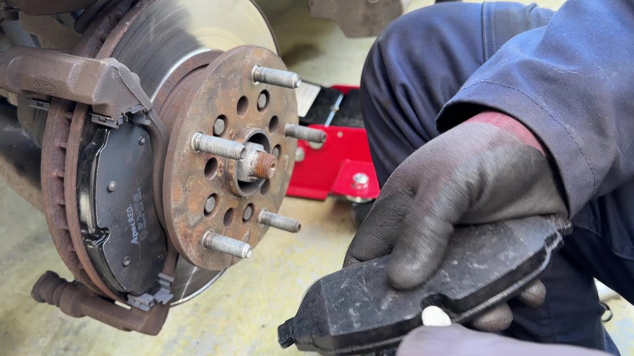 Changing Brake Pads on a Ford Transit Custom!