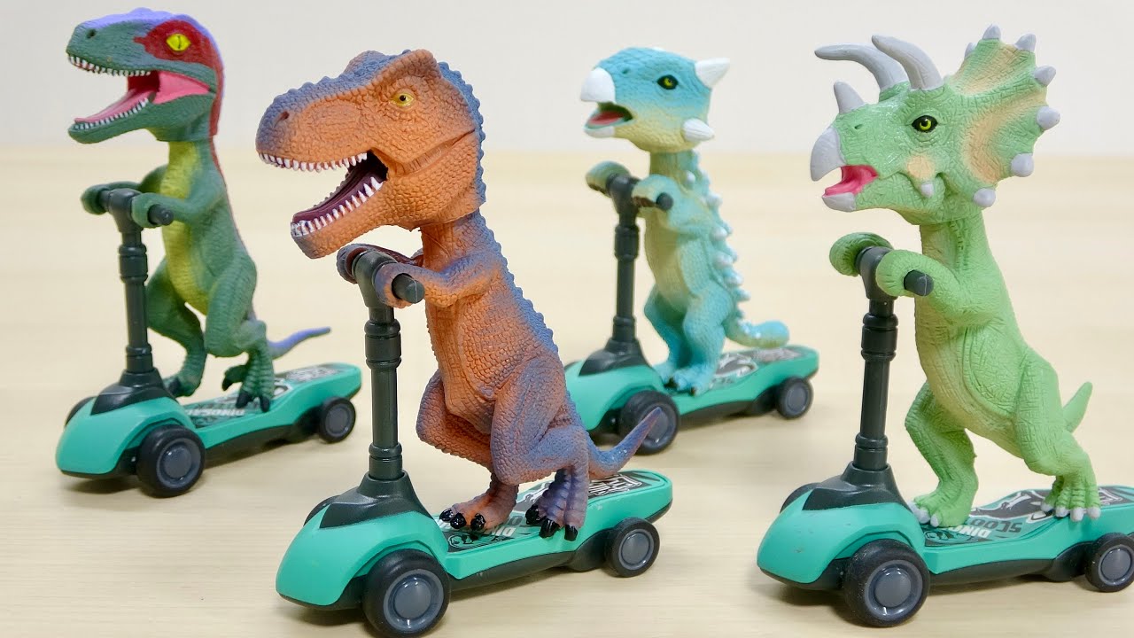 恐竜がキックボードに乗った可愛いプルバックカー! ティラノサウルス, トリケラトプス, アンキロサウルス, ヴェロキラプトル