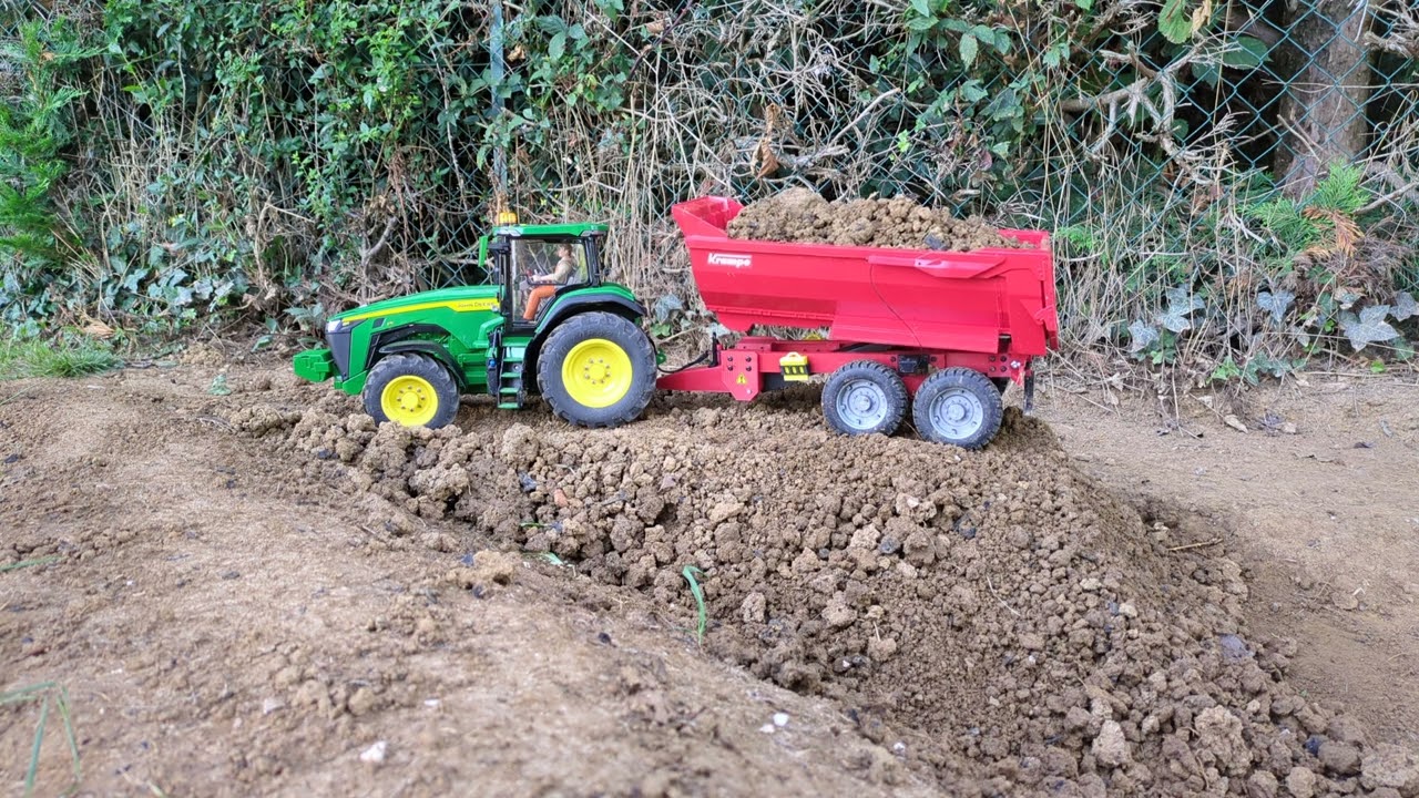 John Deere 8r  / krampe RC