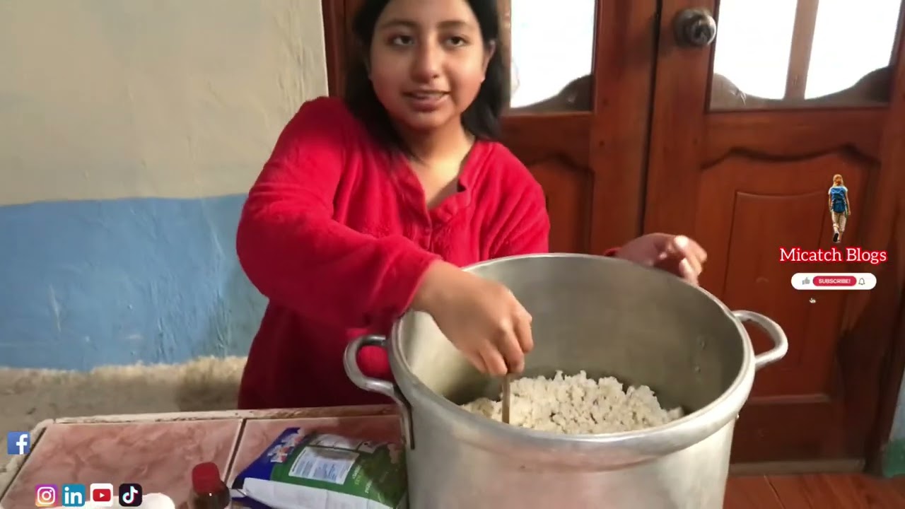 Aprendimos a moler en nuestra máquina a mano para hacer las humitas
