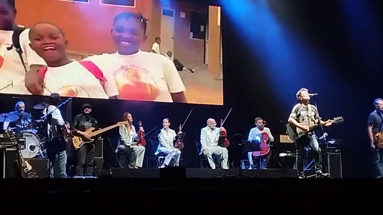 Edoardo Bennato - E' lei ( Teatro Arcimboldi Milano - Italy / November 24, 2025 )
