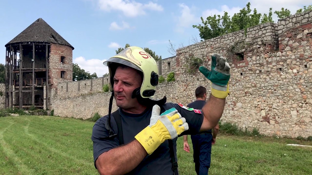 A Siklósi Vár bástyájának bontása