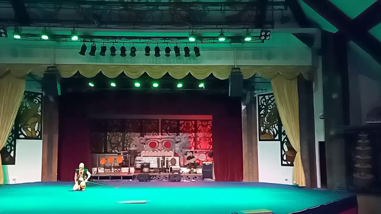 Kampung Budaya Sarawak ( Sarawak Cultural Village) persembahan menyumpit