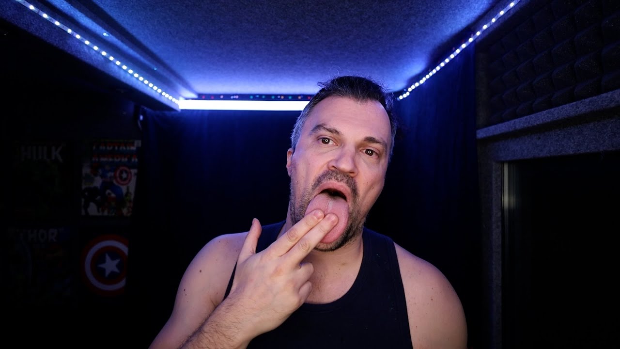 ASMR | Spit painting your face 👅 Asmr Português!