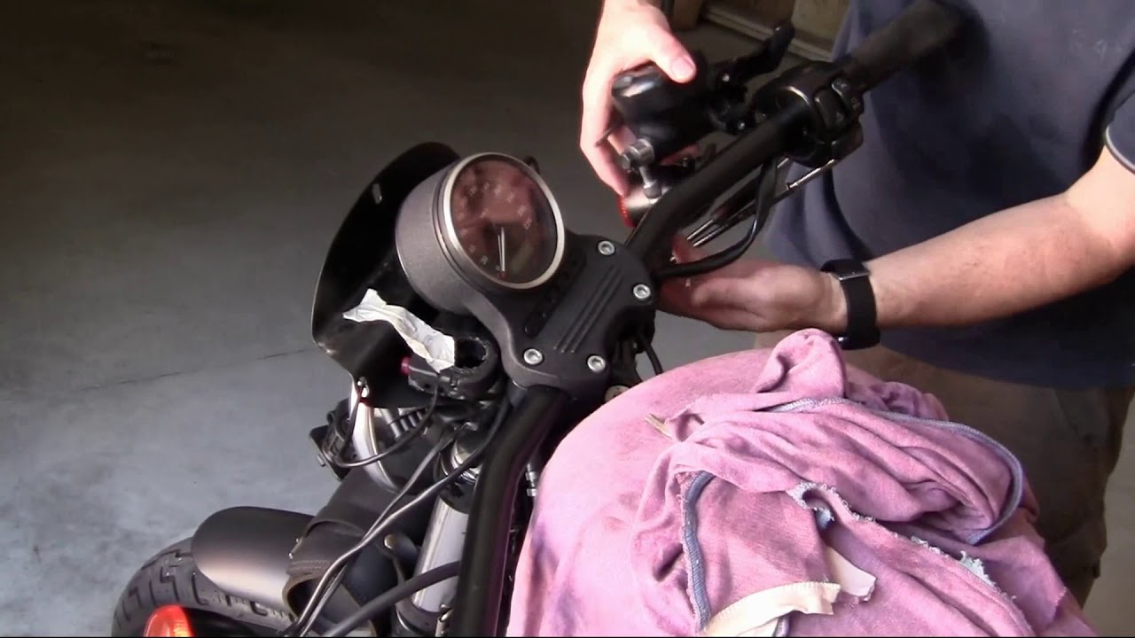 HD Sportster Iron : Installare Drag Bar