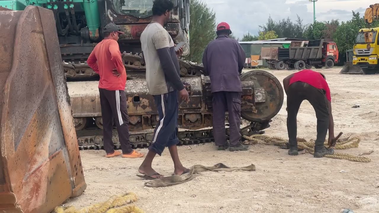 Kobelco excavator idler weel install 