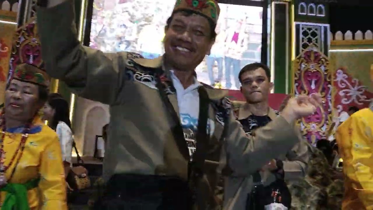 Karungut perwakilan dari gunung mas juara 1 festival tandak intan Kaharingan di muara teweh 2025