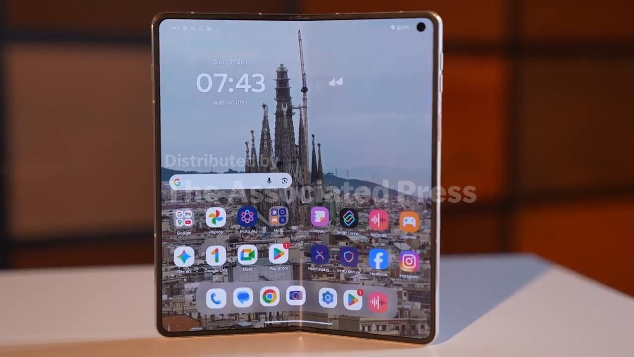 Motorola launches new foldable Razr handset at MWC, rivalling Samsung, Huawei and more