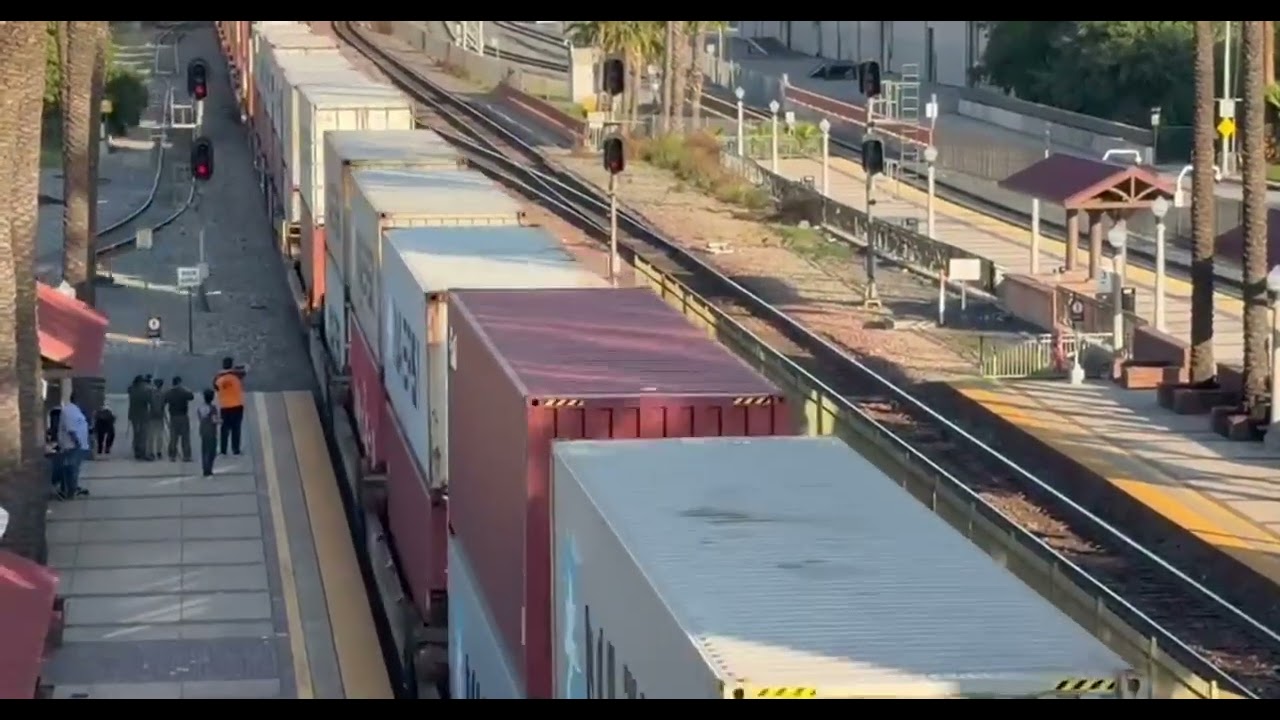 Fullerton train station 🚉 BNSF flight train ￼and metrolink train