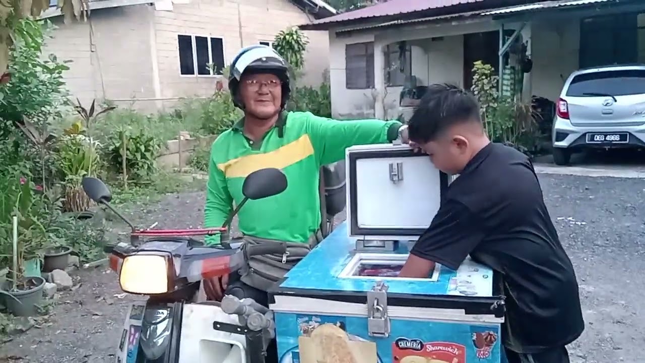 anak bongsu beli ais krim mat cool