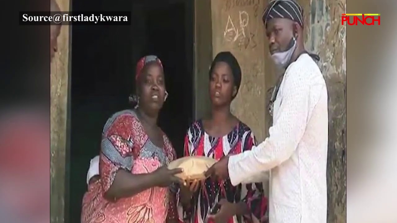 Kwara State First Lady Gives Cash Gift To Woman With Blue Eyes | Punch