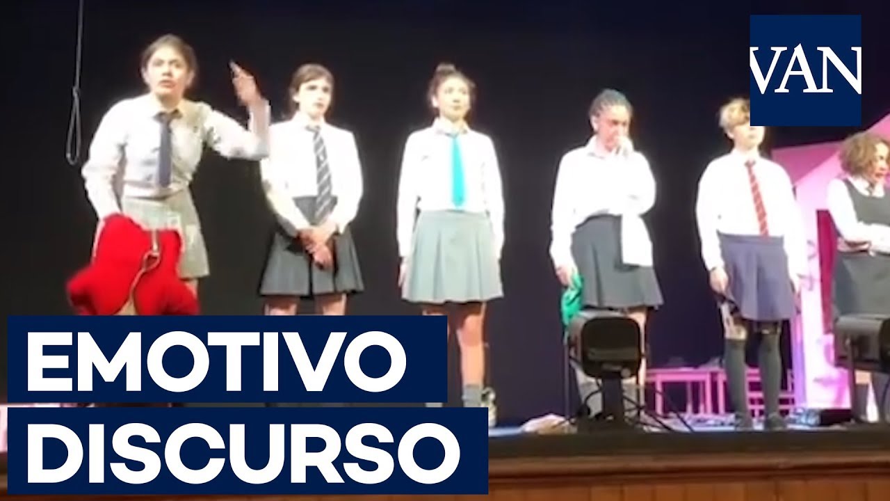 Emotivo discurso de una niña chilena en un teatro de Cádiz: 