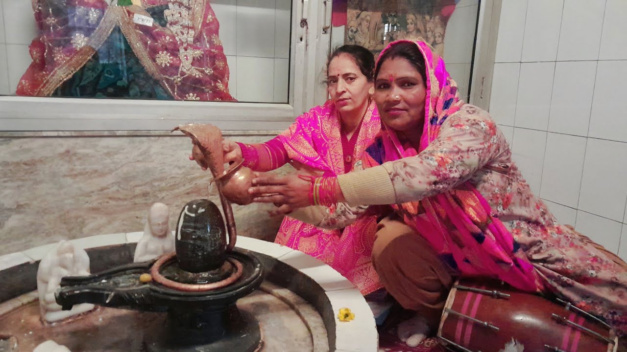 पी के धतूरा भांग  भोले बाबा नाच  रहे 🙏🙏