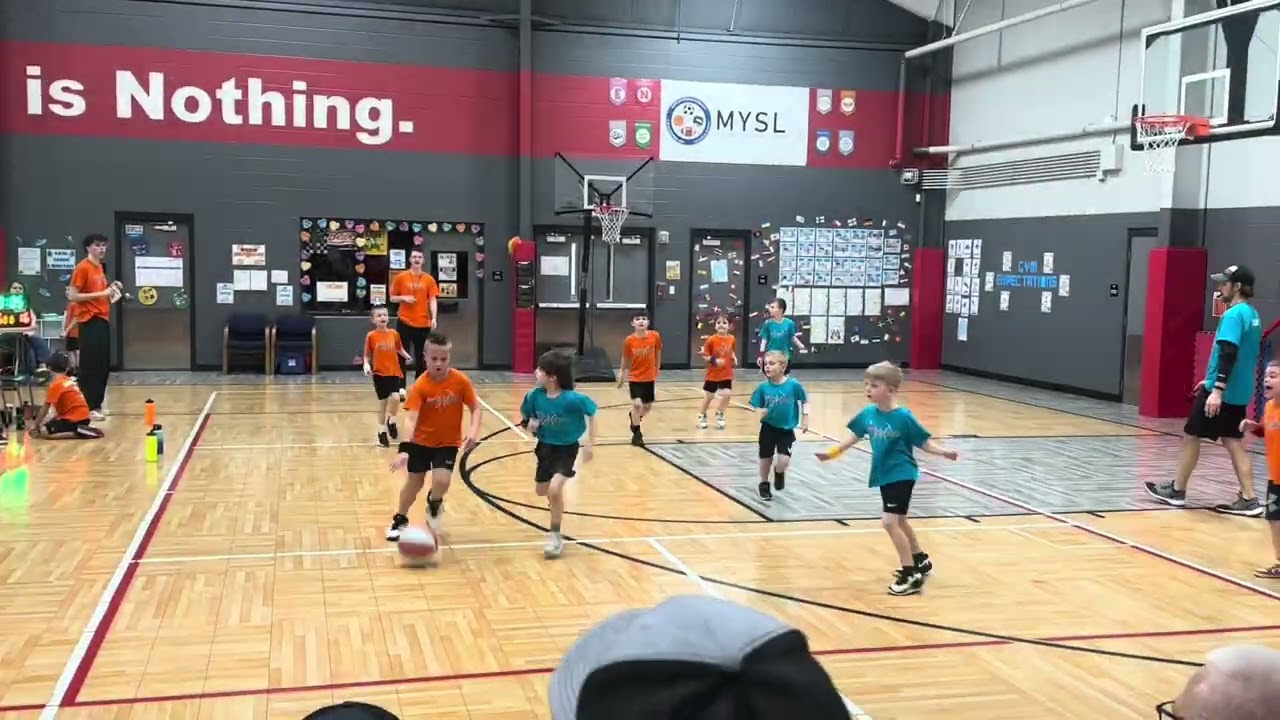 Lil Bro getting buckets 