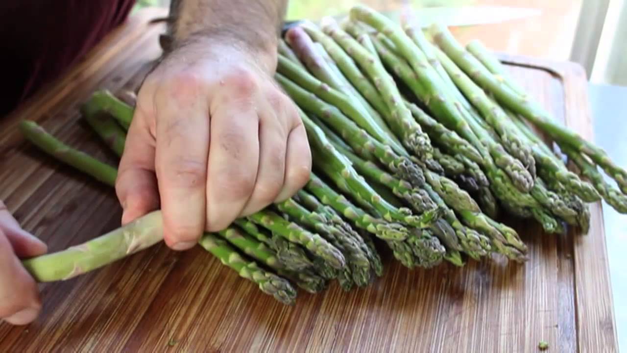 Creamy Asparagus & Cauliflower Soup - Simple Asparagus Soup Recipe