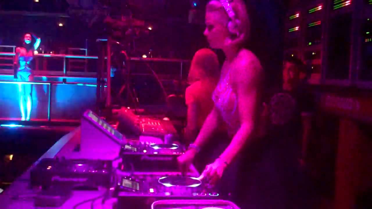 Niki Belucci 2010 07 07 Ibiza Amnesia