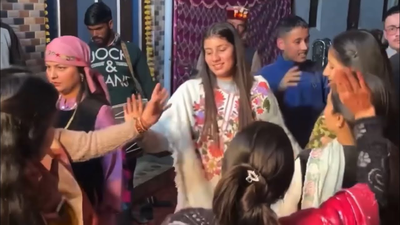 Himachali wedding ladies dance on bagpiper band || marriage dance जबरदस्त डांस परफॉरमेंस 